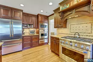 42-09 Cosgrove Ct, Fair Lawn, NJ 07410 - Photo 5