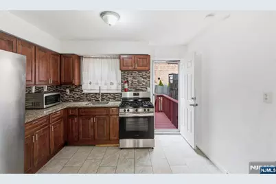 8 Van Nostrand Avenue, Jersey City, NJ 07305 - Photo 11