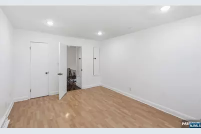 8 Van Nostrand Avenue, Jersey City, NJ 07305 - Photo 21