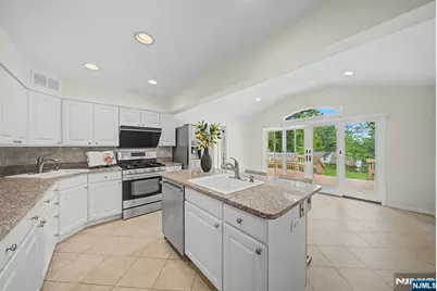 86 Hazelton Terrace, Tenafly, NJ 07670 - Photo 17
