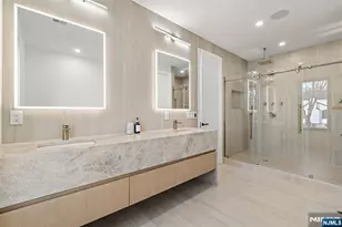 210 Hillcrest Dr, Paramus, NJ 07652 - Photo 13