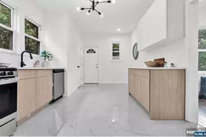 240 End Avenue, Newark, NJ 07106 - Photo 19