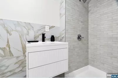 240 End Avenue, Newark, NJ 07106 - Photo 35