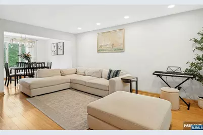 27 Sherwood Court 14 #14, River Edge, NJ 07661 - Photo 5