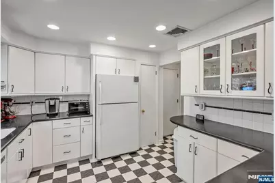 799 Millbrook Road, River Edge, NJ 07661 - Photo 11