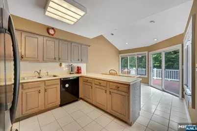 42 Heatherhill Road, Cresskill, NJ 07626 - Photo 15