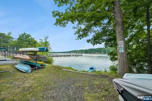 72 Lake Dr, Wayne, NJ 07470 - Photo 33