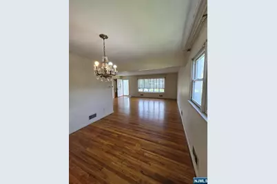 533 Sollas Court, Lyndhurst Township, NJ 07071 - Photo 5