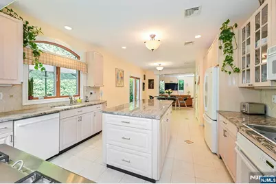 111 Magnolia Avenue, Cresskill, NJ 07626 - Photo 13