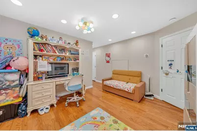 573 Kearney, Cliffside Park, NJ 07010 - Photo 25
