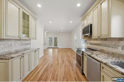 26 Hillside Avenue A #A, Tenafly, NJ 07670 - Photo 11