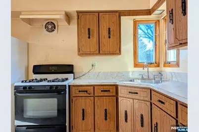 685 Grant Terrace, Teaneck Township, NJ 07666 - Photo 5