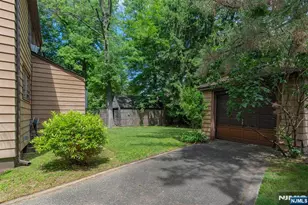 529 Wyndham Rd, Teaneck Township, NJ 07666 - Photo 5