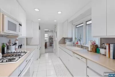 529 Wyndham Road, Teaneck Township, NJ 07666 - Photo 17