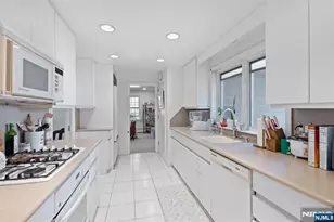 529 Wyndham Rd, Teaneck Township, NJ 07666 - Photo 17