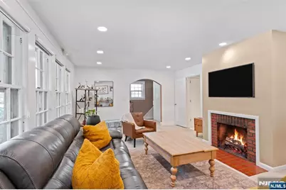 529 Wyndham Road, Teaneck Township, NJ 07666 - Photo 11
