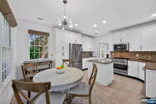 10 Camlet Ct 9010, Roseland, NJ 07068 - Photo 3
