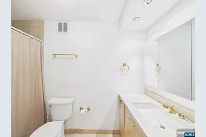 300 Winston 2215 #2215, Cliffside Park, NJ 07010 - Photo 17