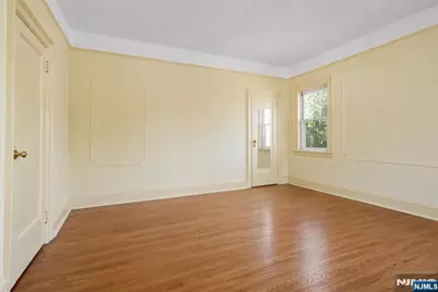 540 Highridge Avenue, Cliffside Park, NJ 07010 - Photo 11