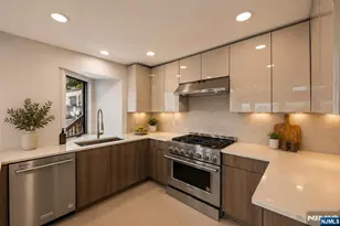 35 Shore Rd, Edgewater, NJ 07020 - Photo 21