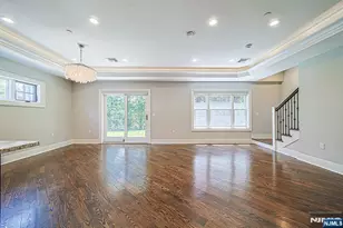 35 Marquis Ct, Edgewater, NJ 07020 - Photo 15