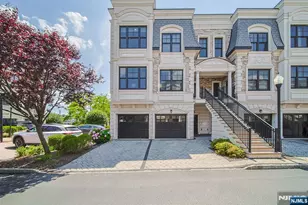 35 Marquis Ct, Edgewater, NJ 07020 - Photo 1