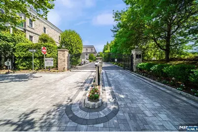 35 Marquis Court, Edgewater, NJ 07020 - Photo 31