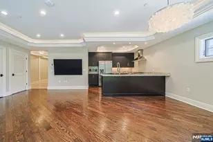 35 Marquis Ct, Edgewater, NJ 07020 - Photo 5