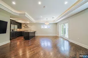 35 Marquis Ct, Edgewater, NJ 07020 - Photo 3