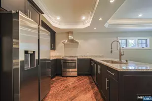 35 Marquis Ct, Edgewater, NJ 07020 - Photo 11