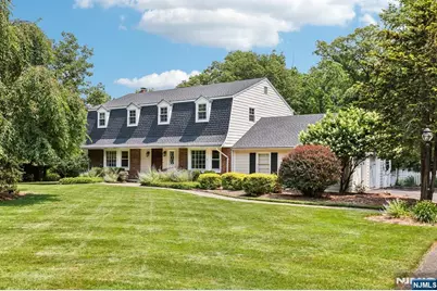 18 Roxbury Downs, Upper Saddle River, NJ 07458 - Photo 3