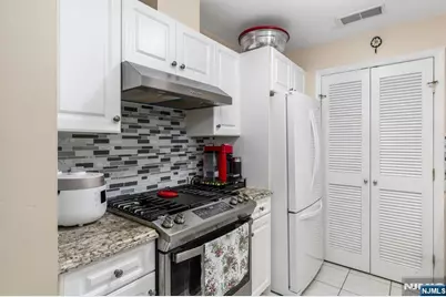 428 Grand Avenue 2C #2C, Palisades Park, NJ 07650 - Photo 9