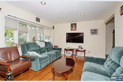 703 Chadwick Drive, Paramus, NJ 07652 - Photo 5