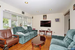 703 Chadwick Dr, Paramus, NJ 07652 - Photo 5