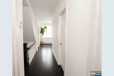528 Undercliff Avenue, Edgewater, NJ 07020 - Photo 13