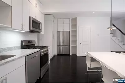 528 Undercliff Avenue, Edgewater, NJ 07020 - Photo 9