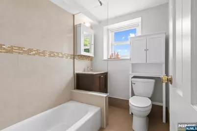 1014 Ponsi Street 1B #1B, Fort Lee, NJ 07024 - Photo 7