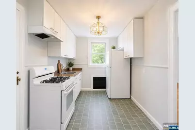 1014 Ponsi Street Fl2 #FL2, Fort Lee, NJ 07024 - Photo 3