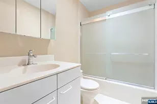 8 Wadsworth Ct, Teaneck Township, NJ 07666 - Photo 23
