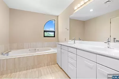 8 Wadsworth Court, Teaneck Township, NJ 07666 - Photo 19