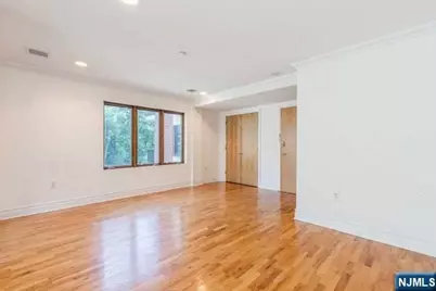 17 Meadow Road 307 #307, Rutherford, NJ 07070 - Photo 7