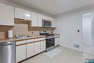 31 Lockley Ct, Wayne, NJ 07470 - Photo 11