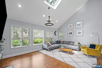 22 W Pamrapo Court, Glen Rock, NJ 07452 - Photo 3