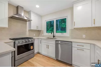 61 Mackay Avenue, Waldwick, NJ 07463 - Photo 9