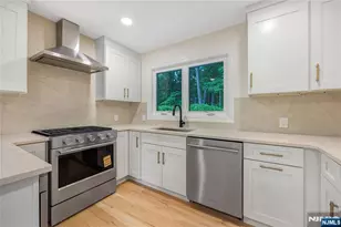 61 Mackay Ave, Waldwick, NJ 07463 - Photo 9