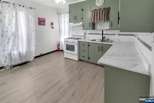 558 Argyle Ave 2, Orange, NJ 07050 - Photo 3