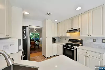 91 Lakeview Drive, Old Tappan, NJ 07675 - Photo 9