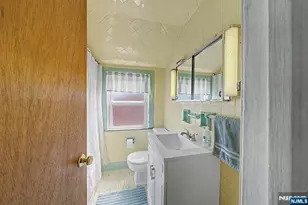 131 18th Ave, Elmwood Park, NJ 07407 - Photo 17