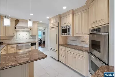 211 Bellair Road, Ridgewood, NJ 07450 - Photo 17