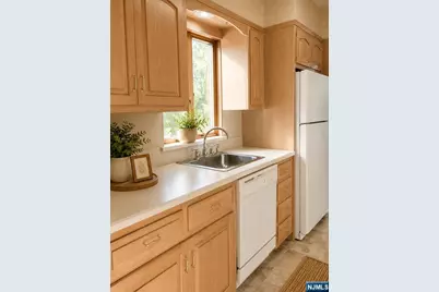 879 Midland Road, Oradell, NJ 07649 - Photo 5